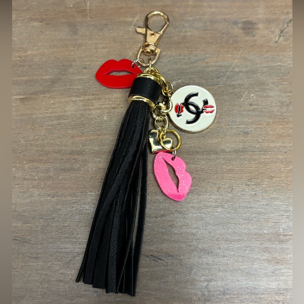 CHANEL CC Logo Lips White Enamel Medallion Charm, Keychain, Bag Charm 5.5 in. - Picture 2 of 8